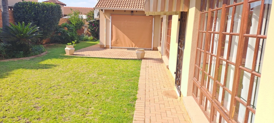  Bedroom Property for Sale in Wilkoppies North West